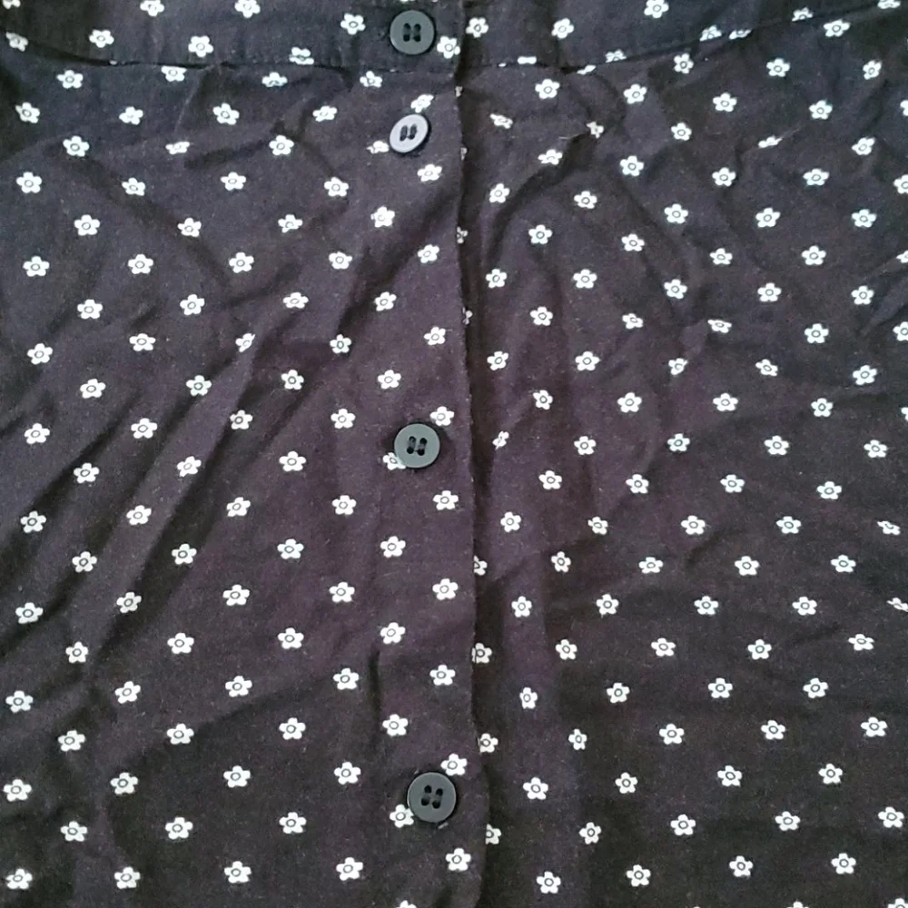 H&M black with flowers mini skirt size 6 - Picture 2 of 5